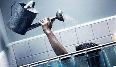 Heizungsdusche vor dem Verfahren zur Erhöhung eines Mitglieds des Erfrischungsgetränks